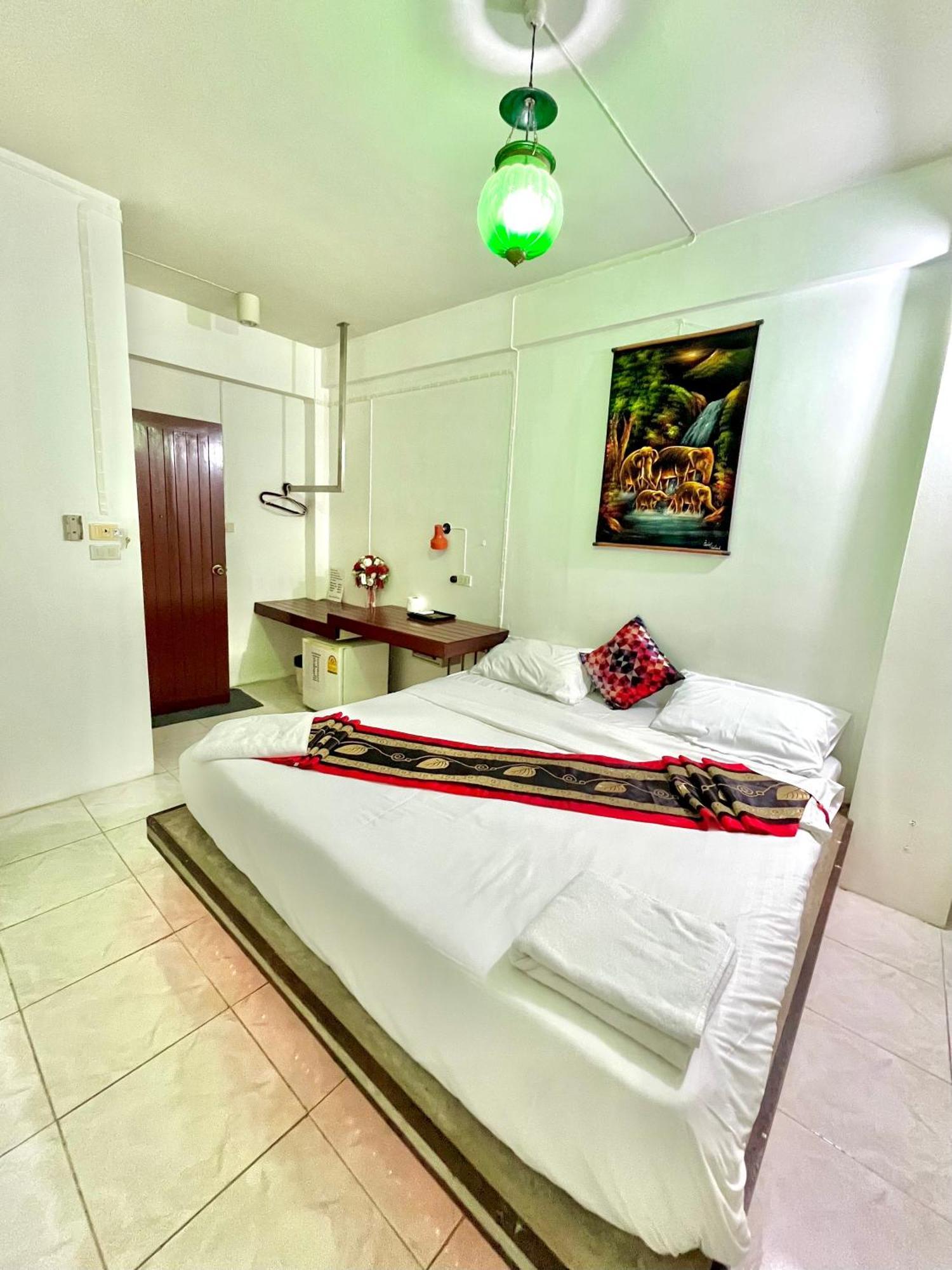 Sea Beach Paradise Patong Exterior photo