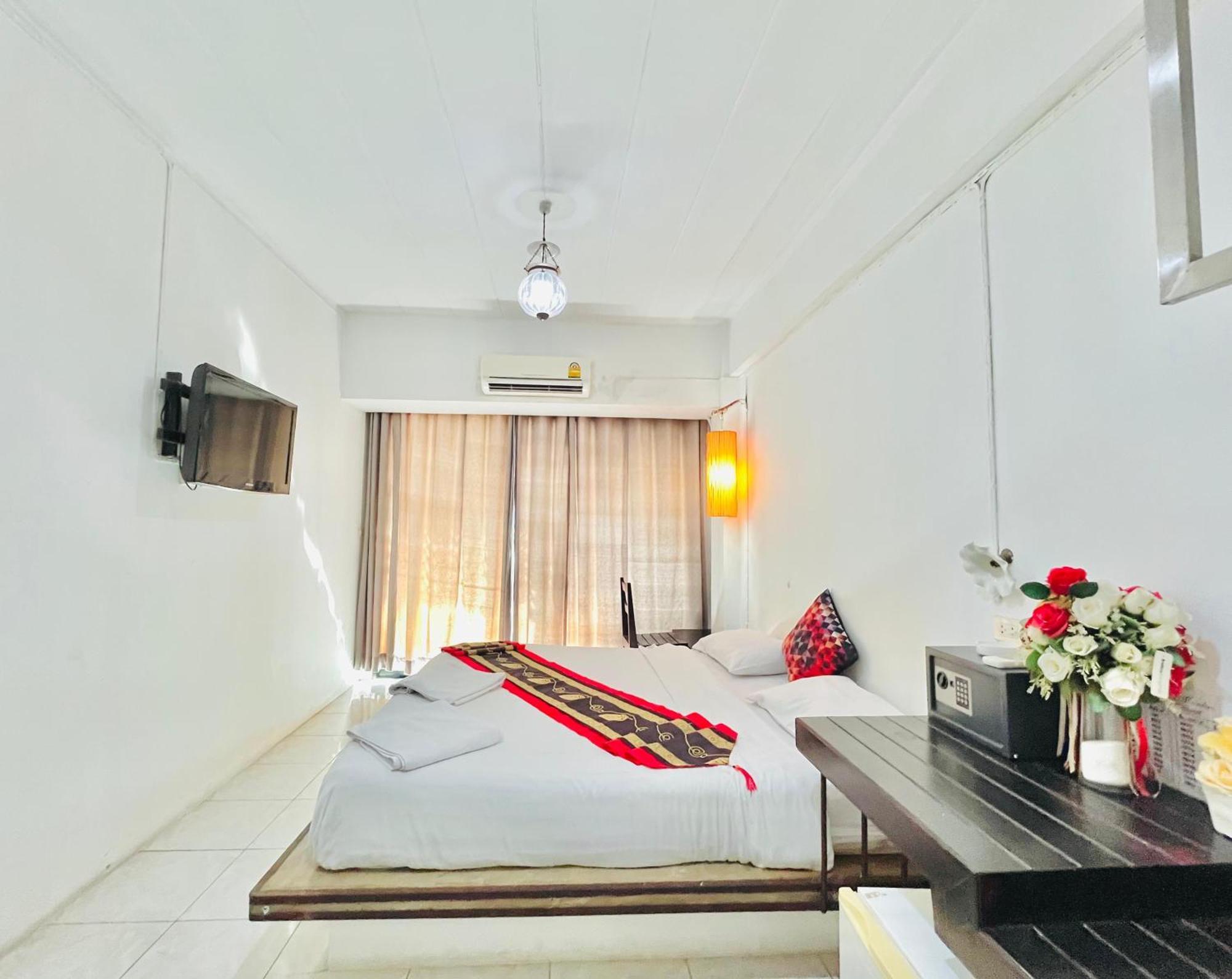 Sea Beach Paradise Patong Exterior photo