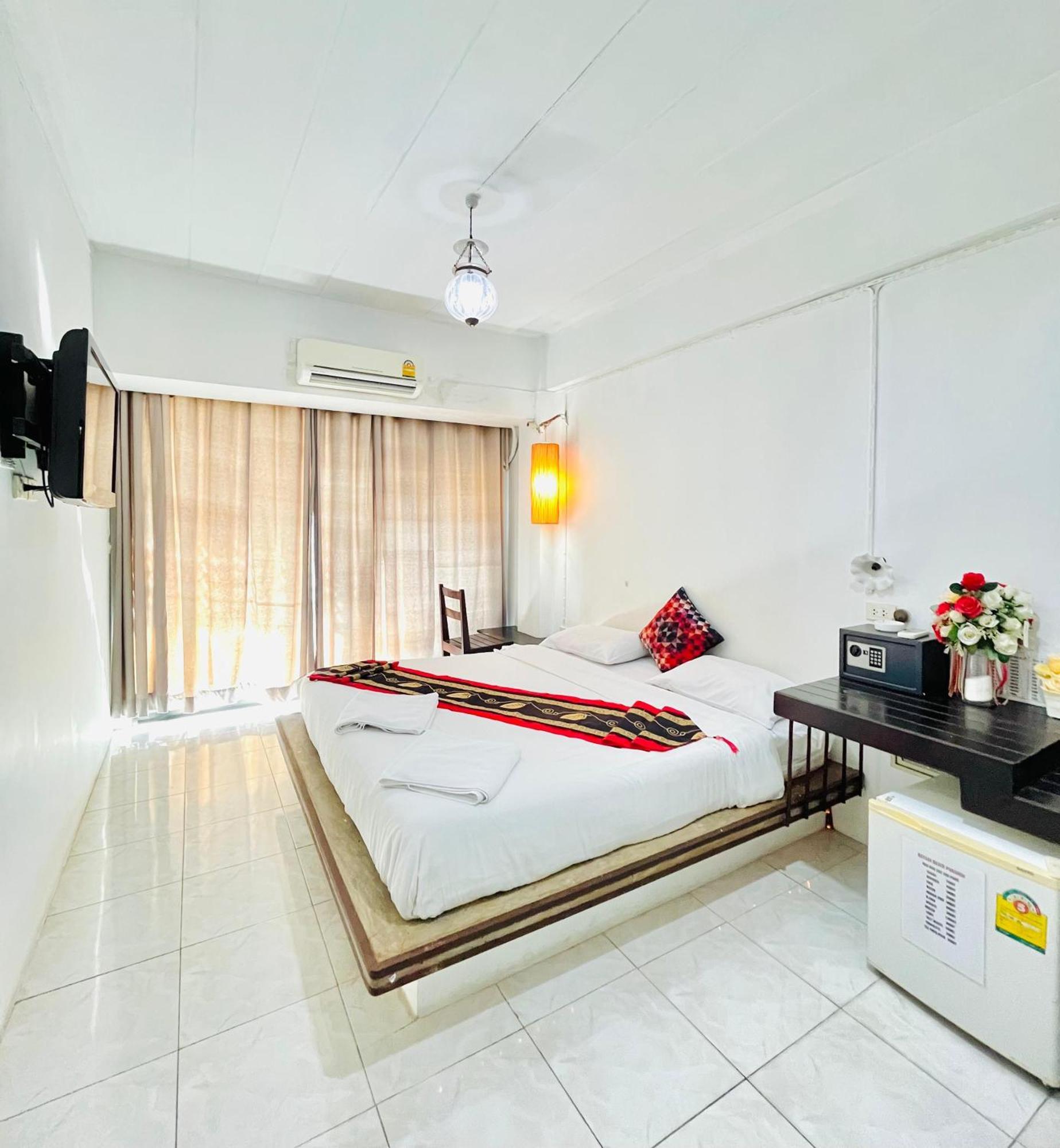 Sea Beach Paradise Patong Exterior photo